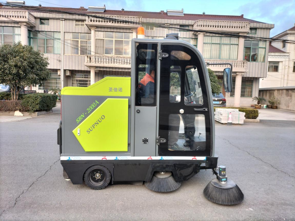 南宁龙马清扫车